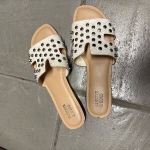 Bleecker & Bond Saffron White Studded Women's Slip On Sandals Size 6 EUC